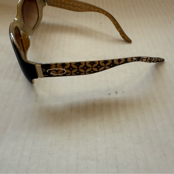 Oscar by Oscar de la Renta Gold Textured Design - Picture 2 of 7